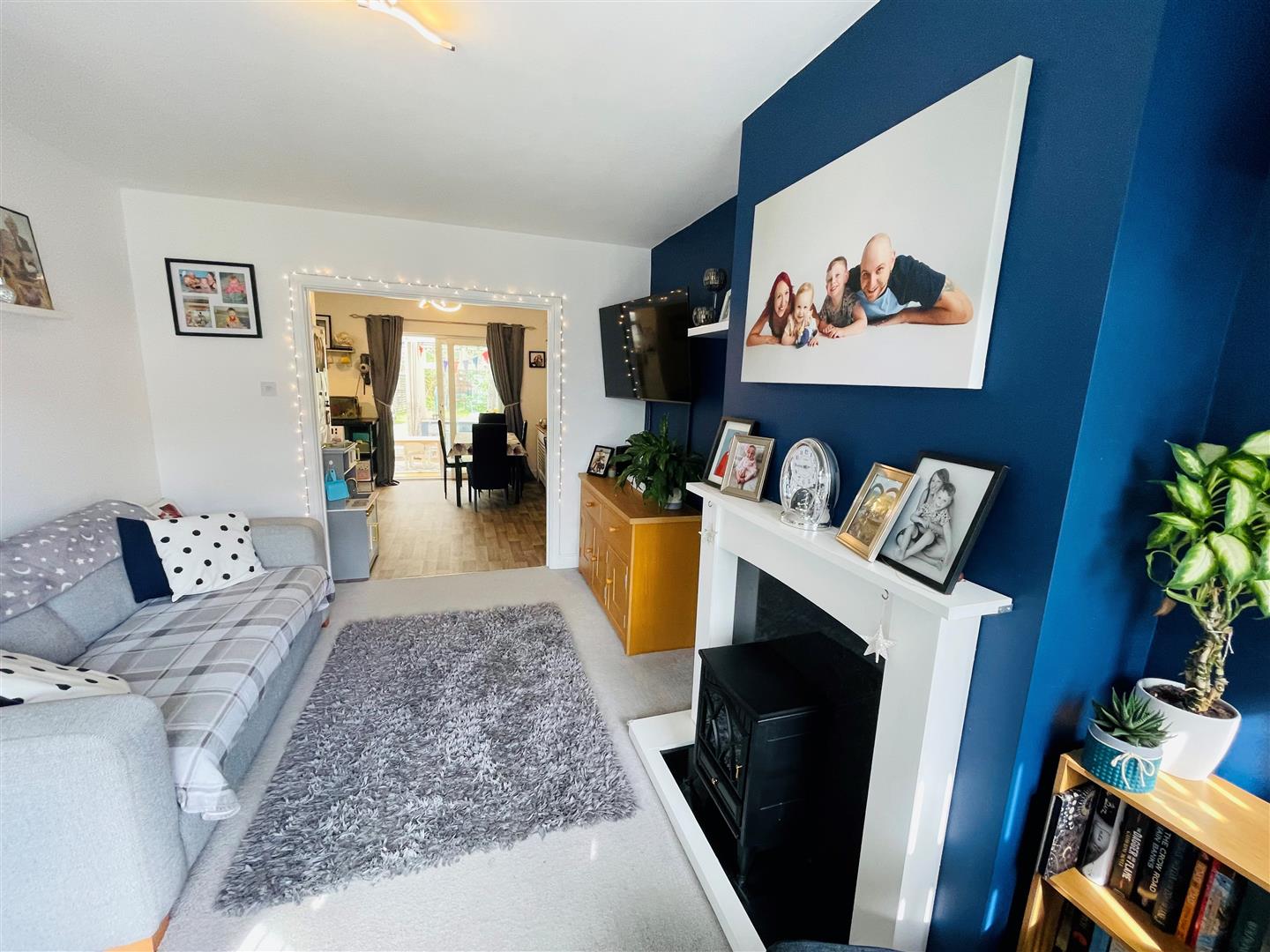 Warwick Crescent, Melksham Lock and Key